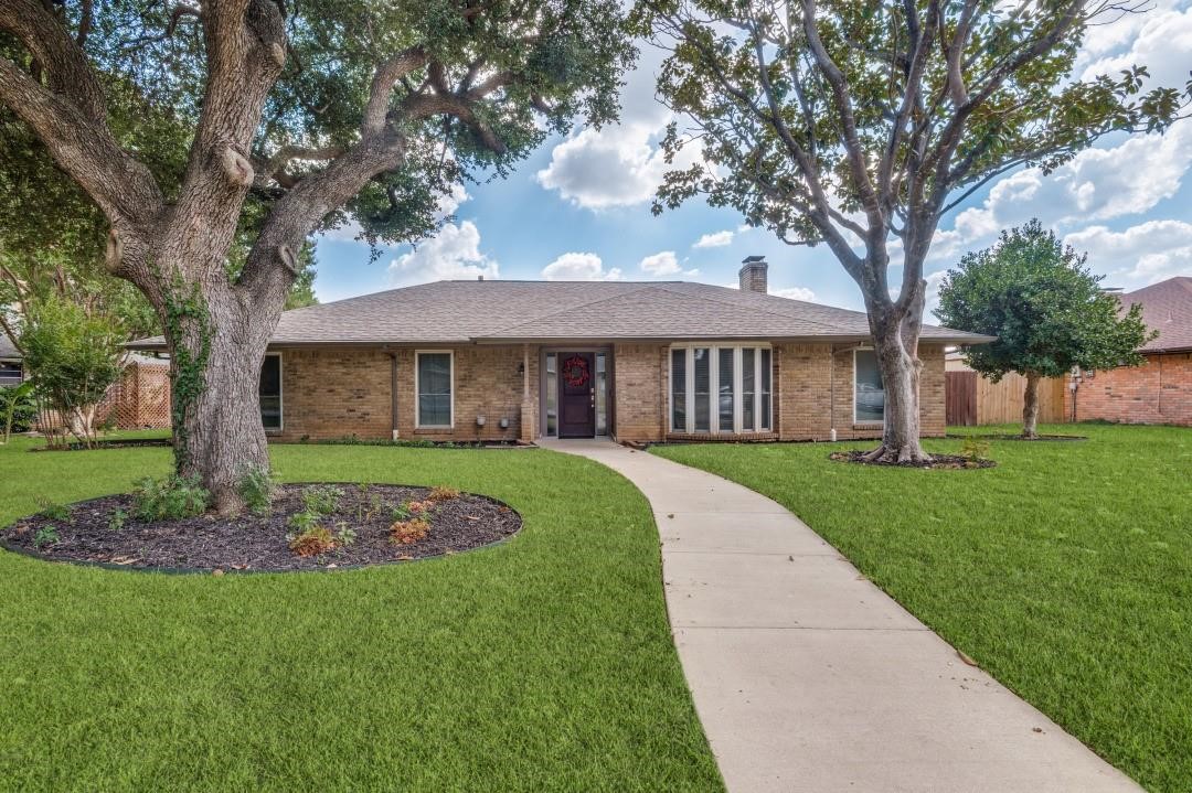 1028 Rosewood