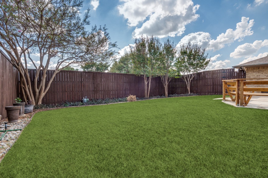 1028 Rosewood
