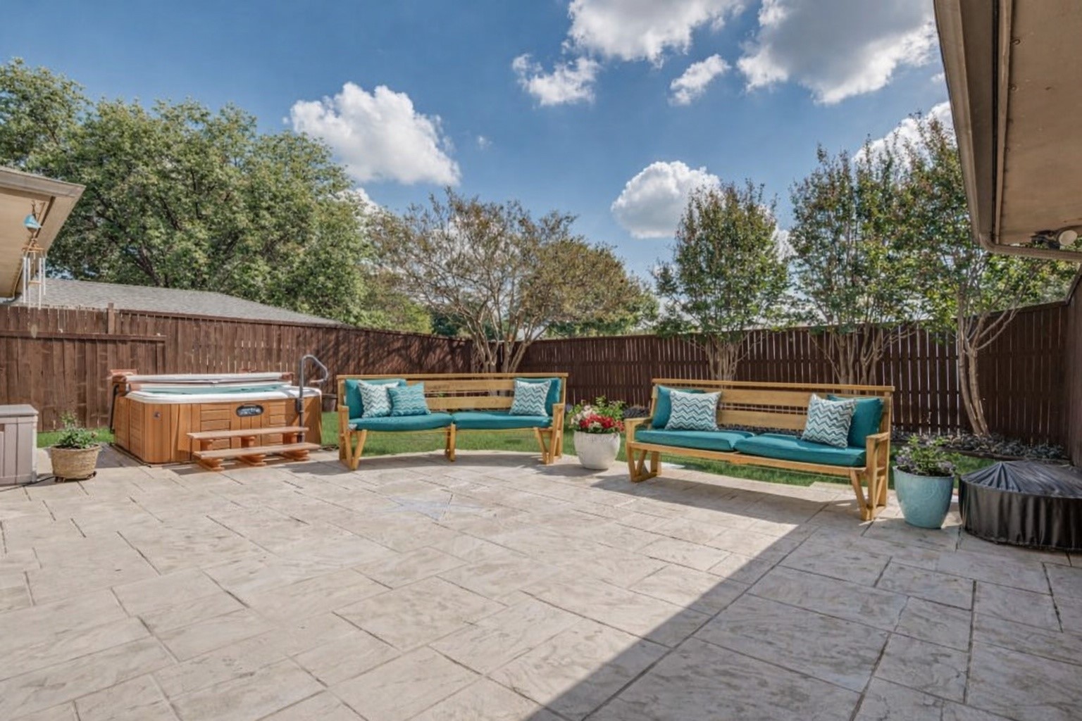 1028 Rosewood