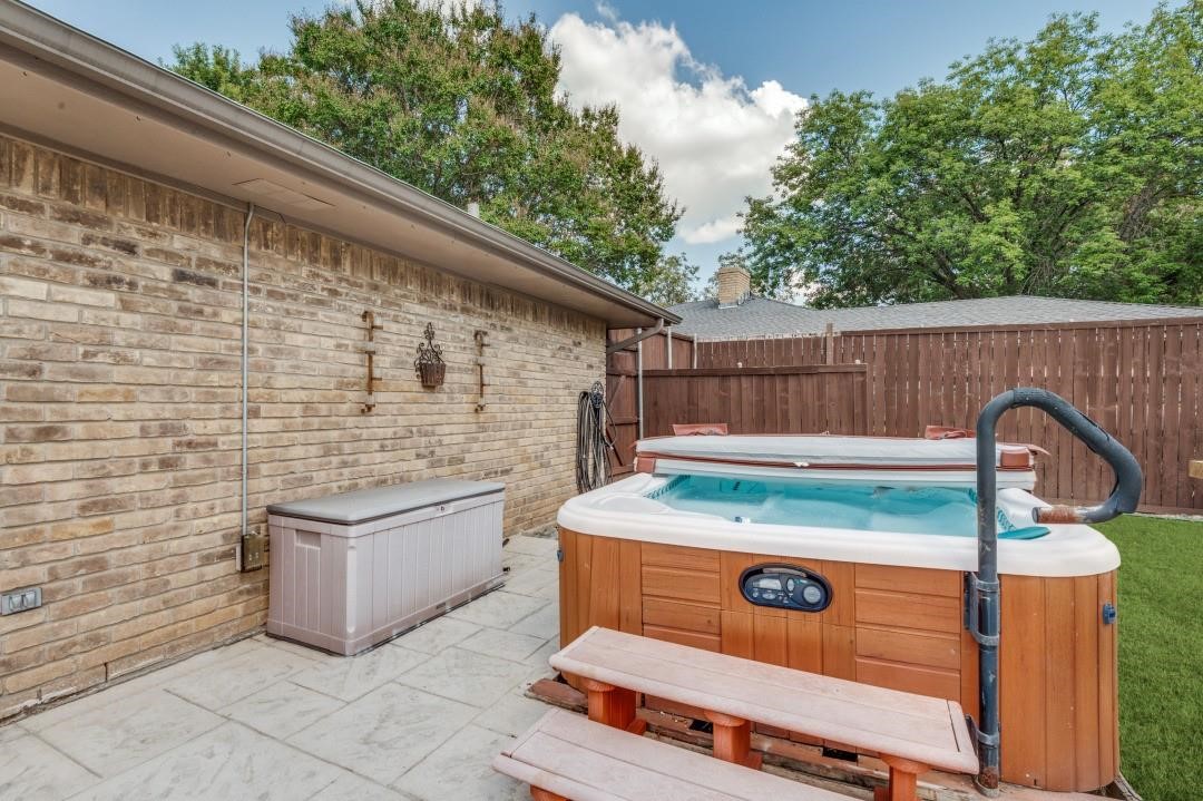 1028 Rosewood