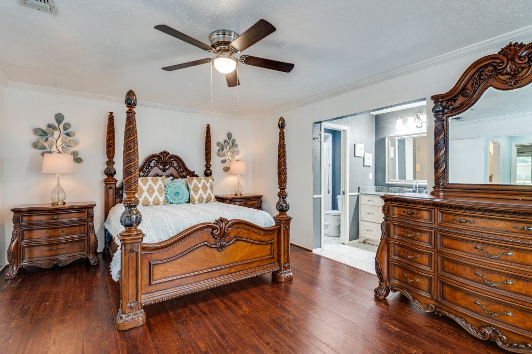 1028 Rosewood