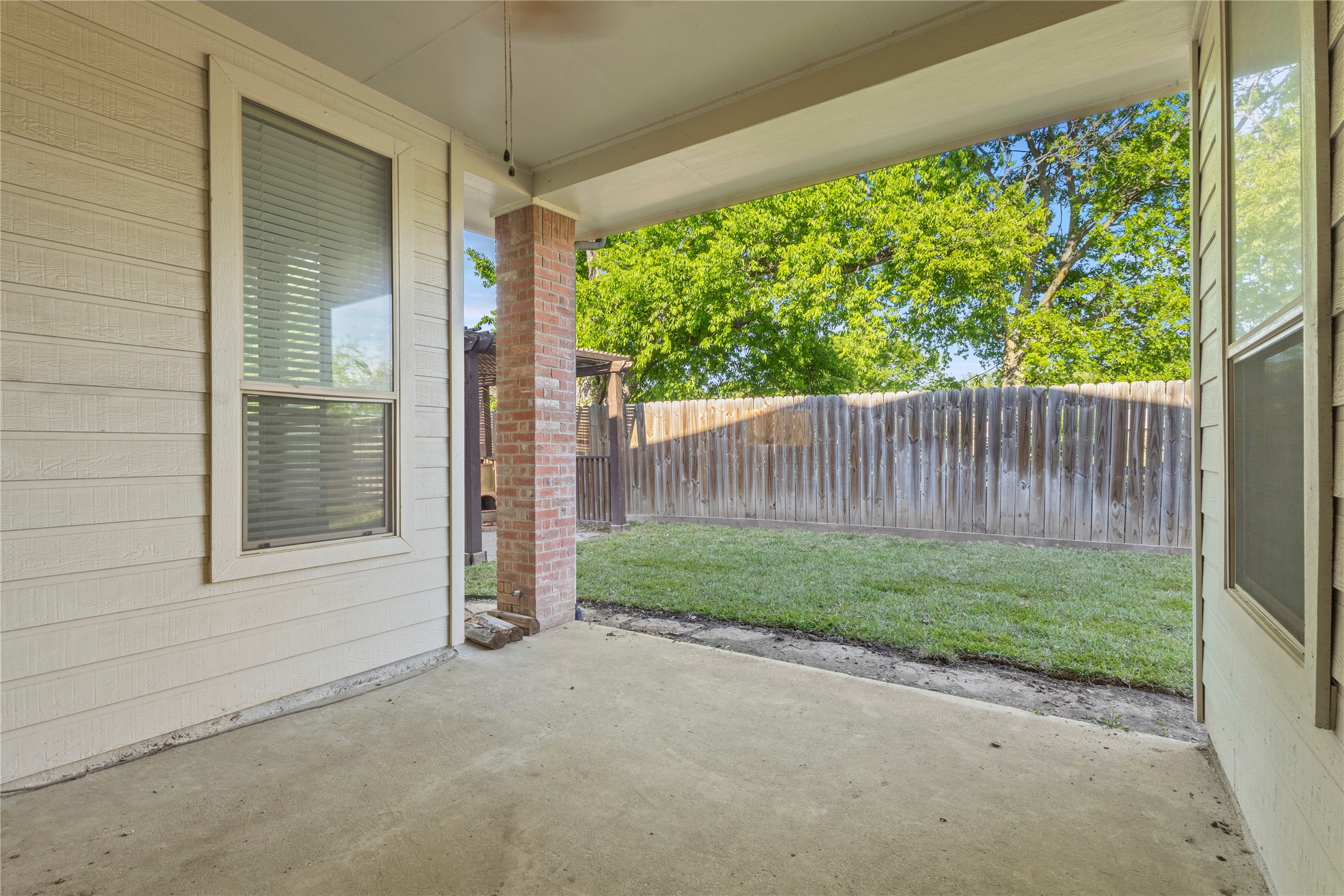 1931 Highland Oaks Drive