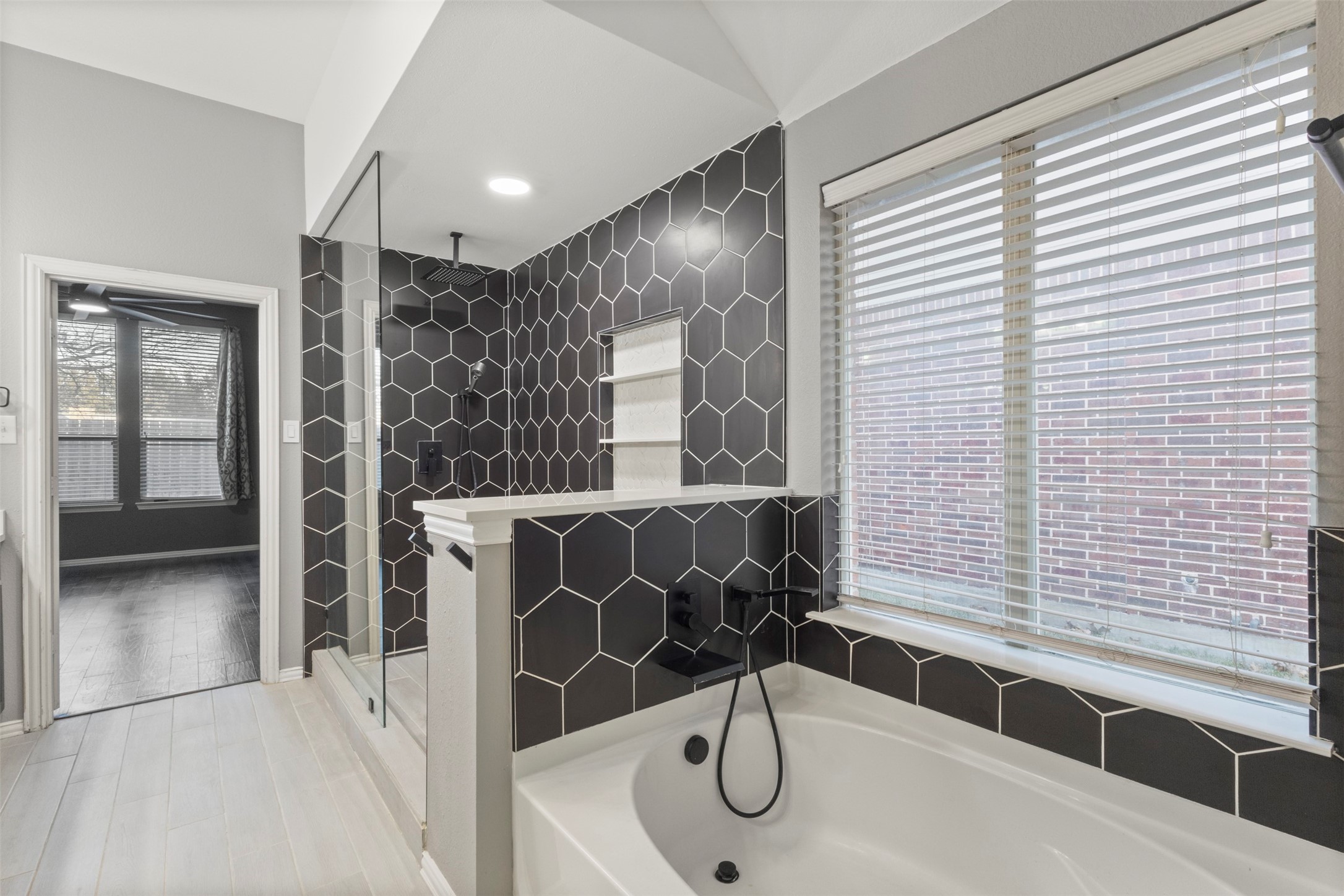 1931 Highland Oaks Drive