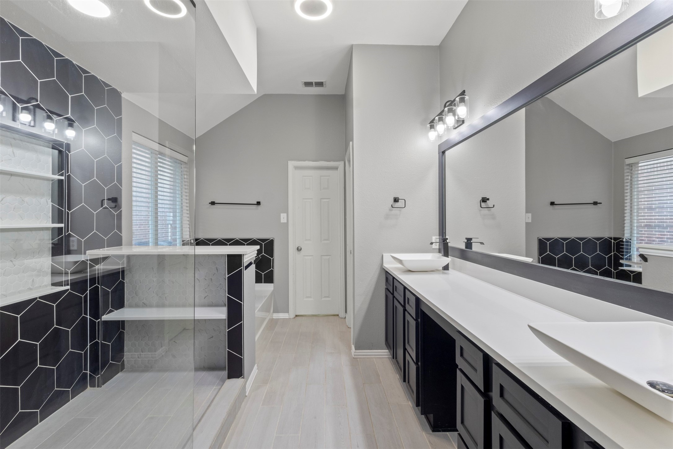 1931 Highland Oaks Drive