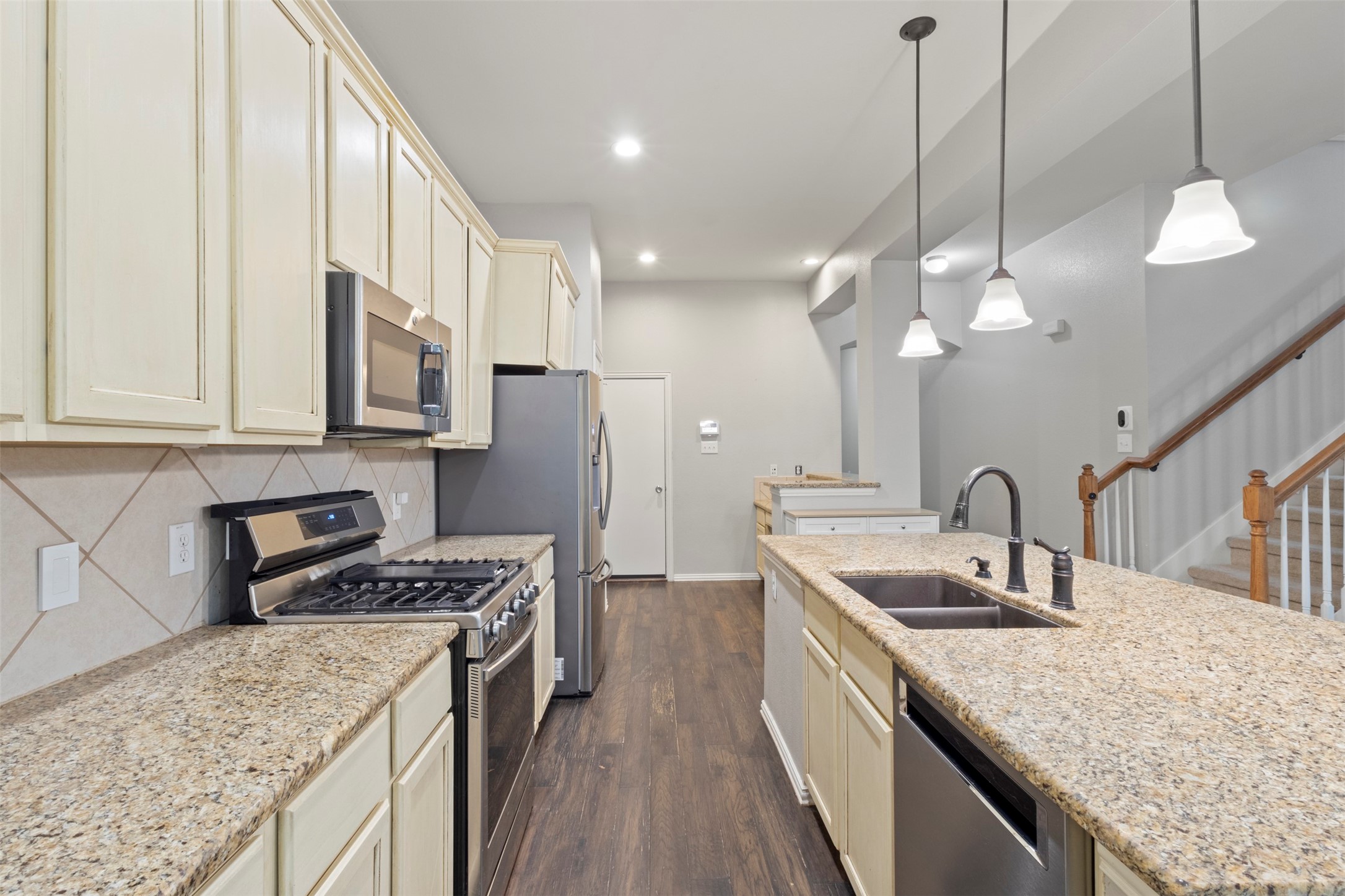 1931 Highland Oaks Drive