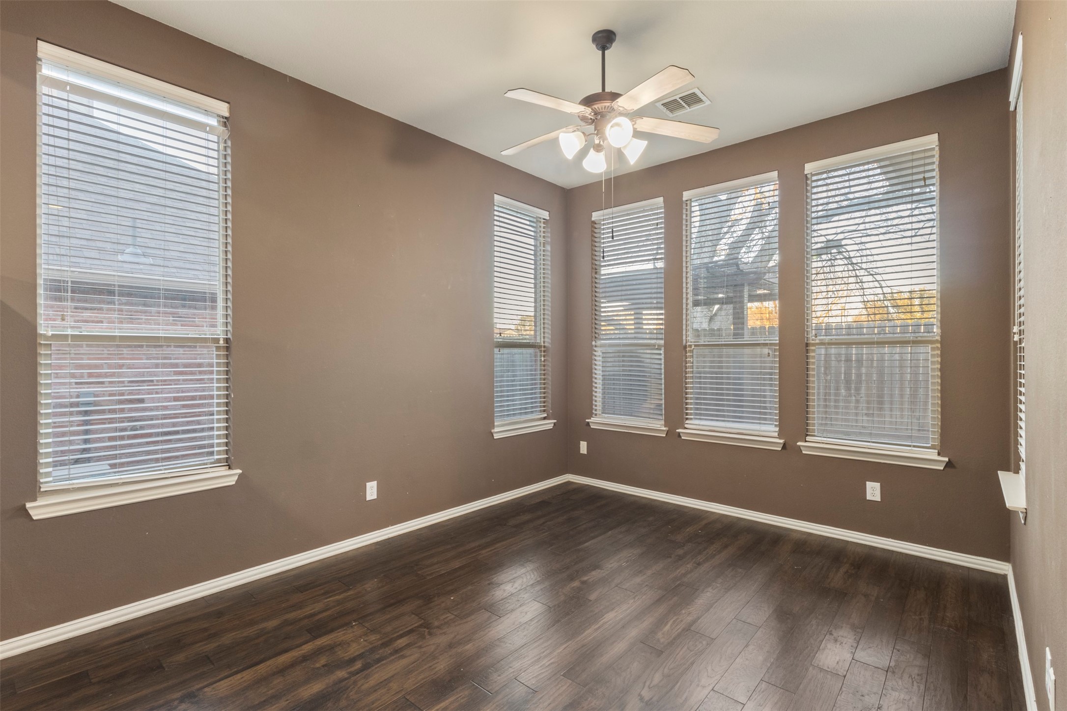 1931 Highland Oaks Drive