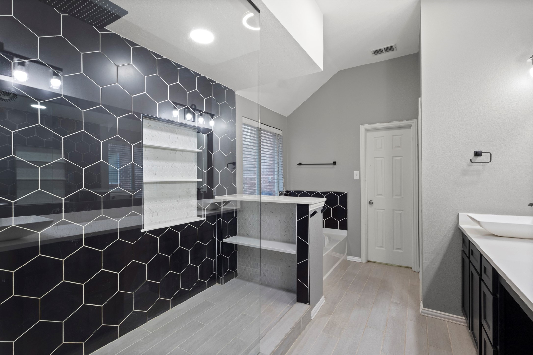 1931 Highland Oaks Drive