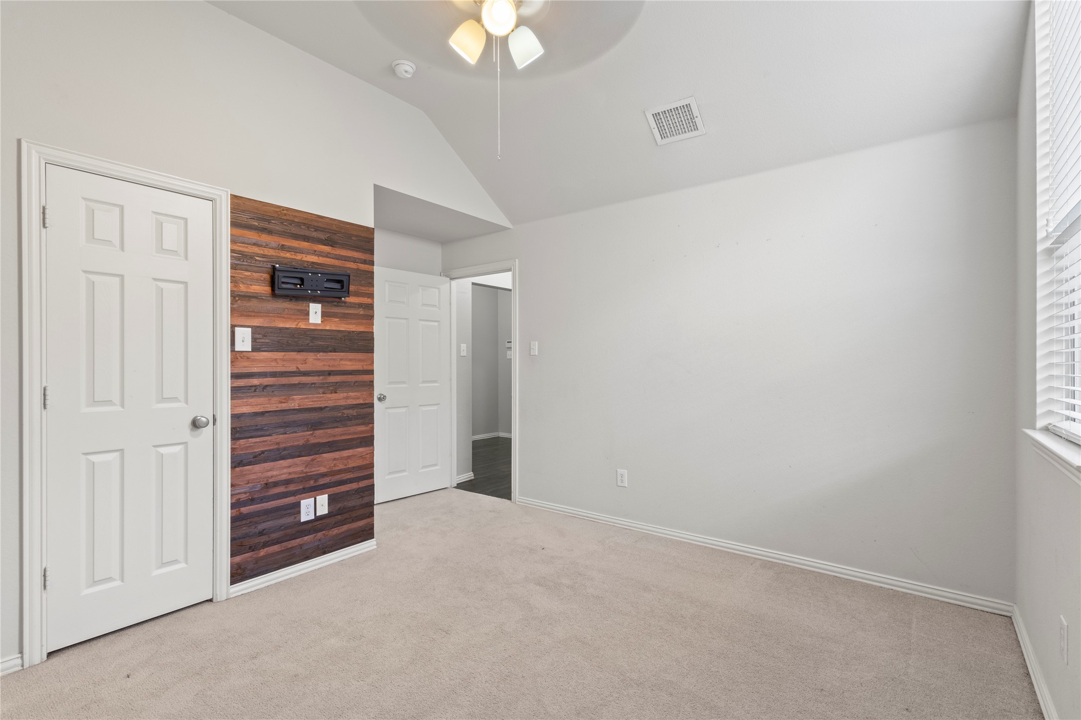 1931 Highland Oaks Drive