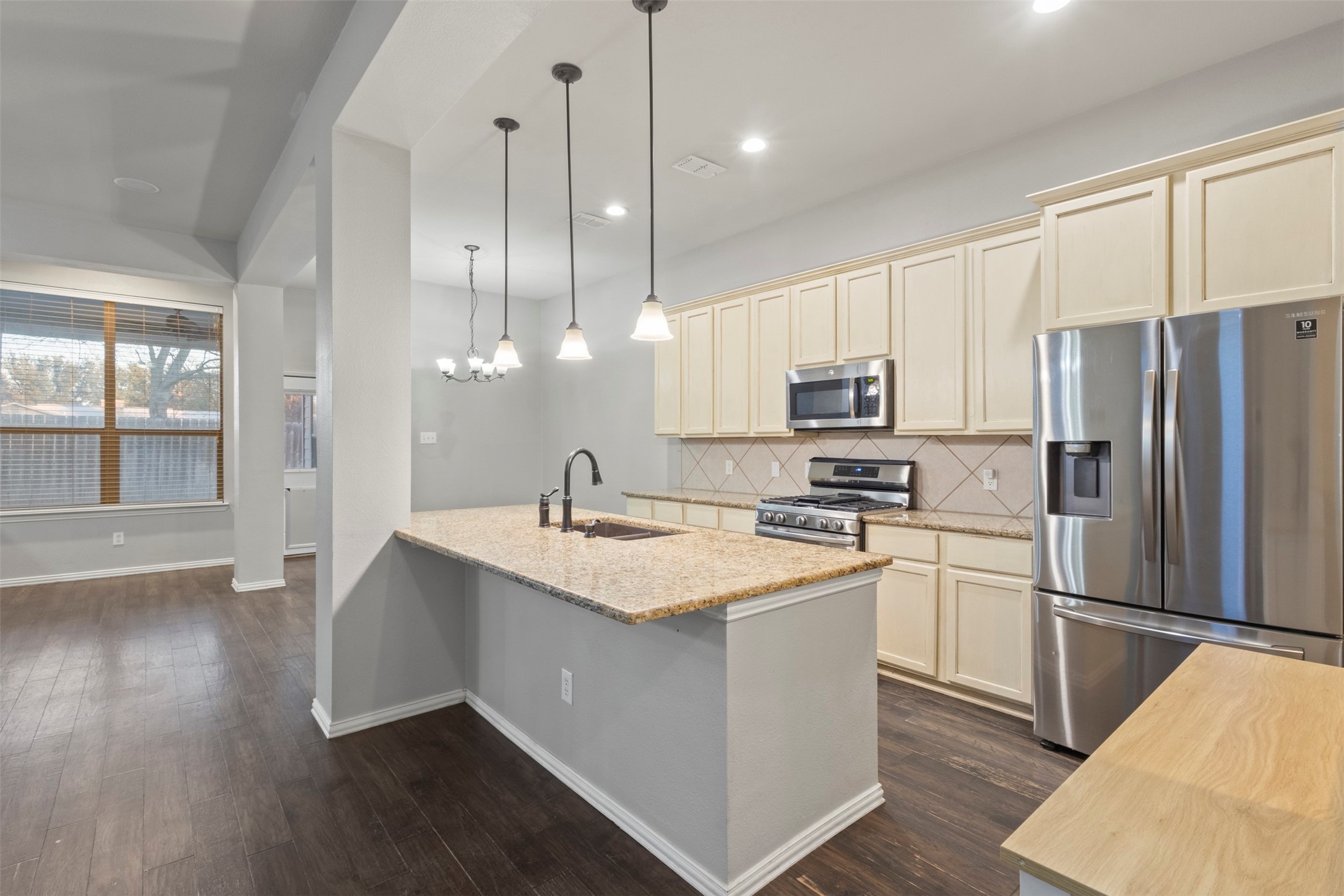 1931 Highland Oaks Drive