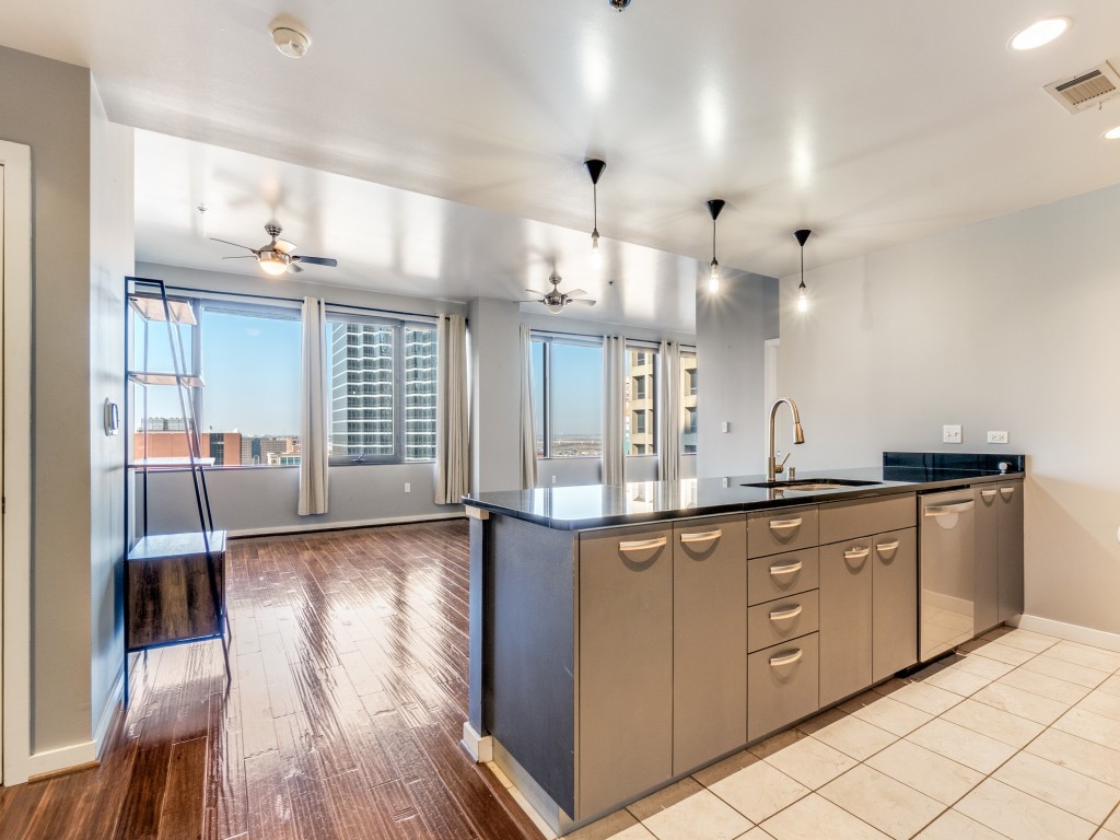 1200 Main Street 1506