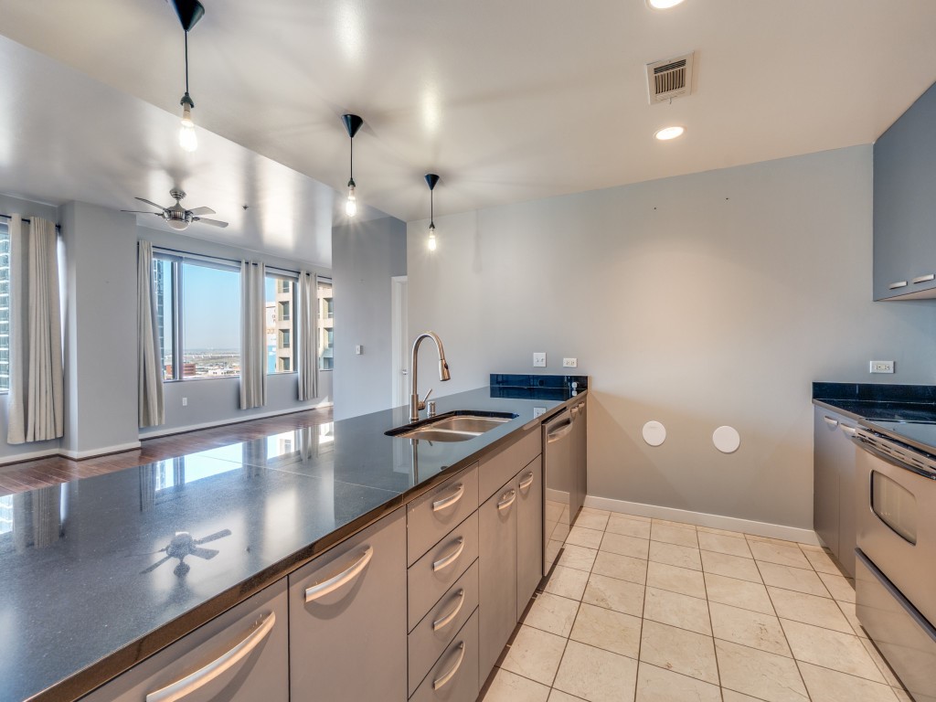 1200 Main Street 1506