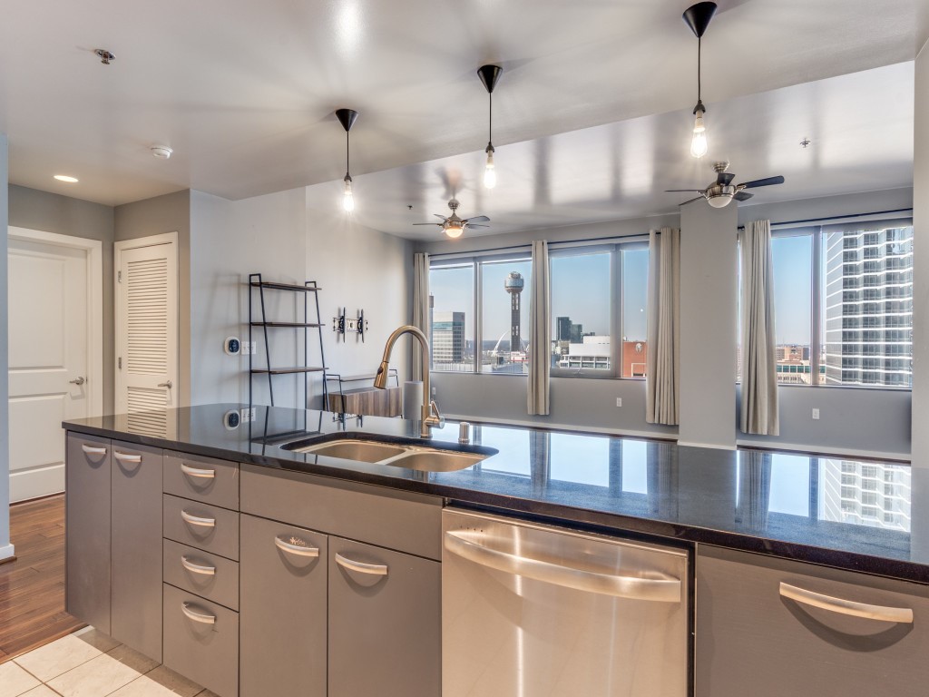 1200 Main Street 1506