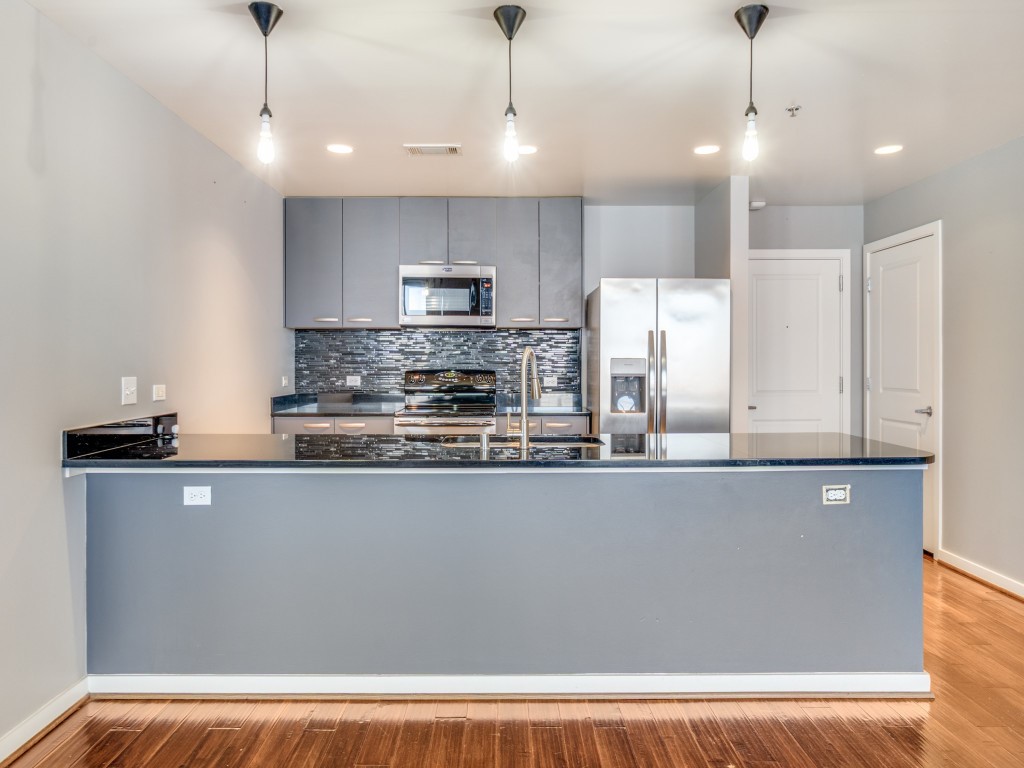 1200 Main Street 1506