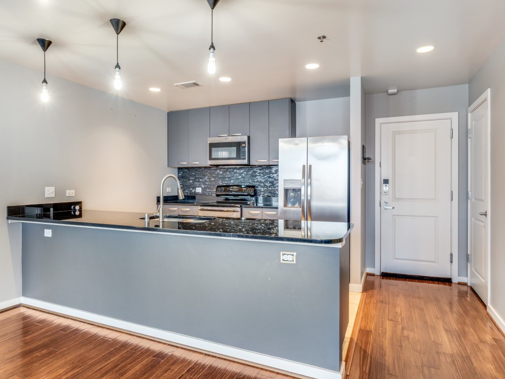 1200 Main Street 1506