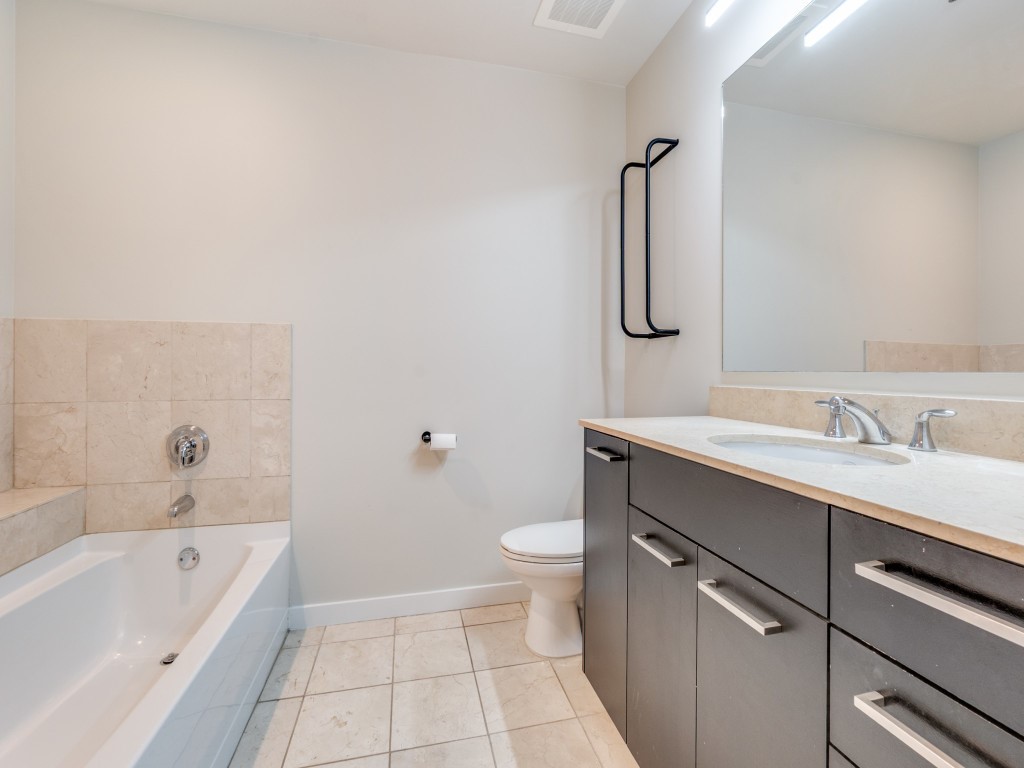 1200 Main Street 1506