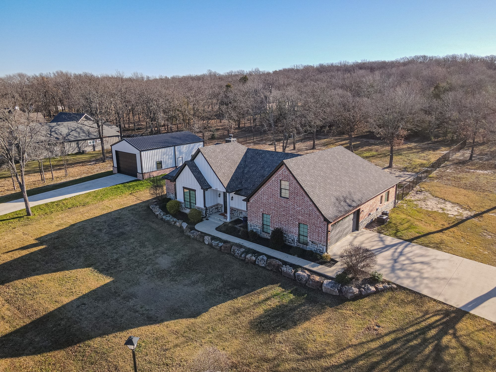 101 Lakeview Trail