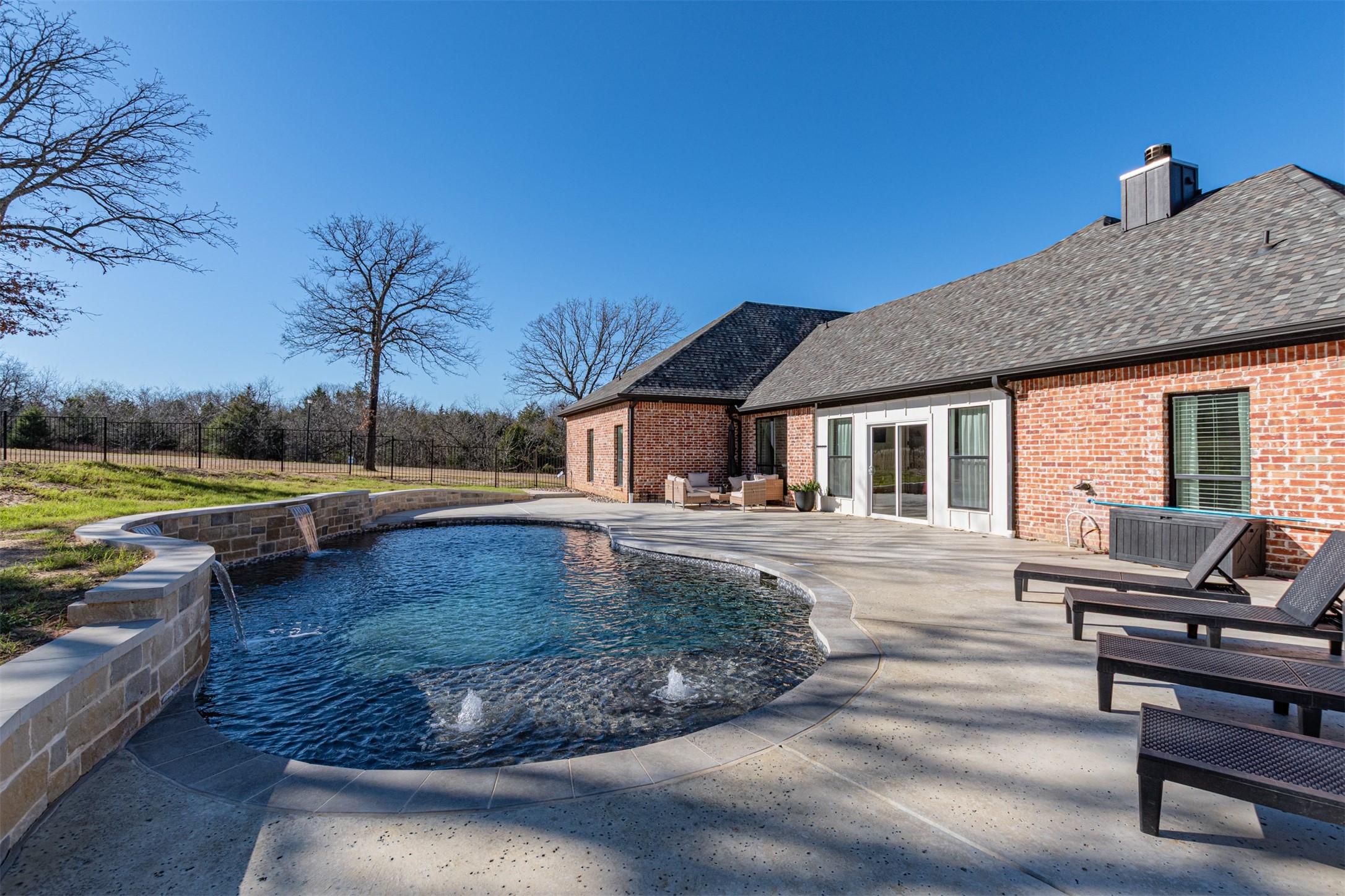101 Lakeview Trail