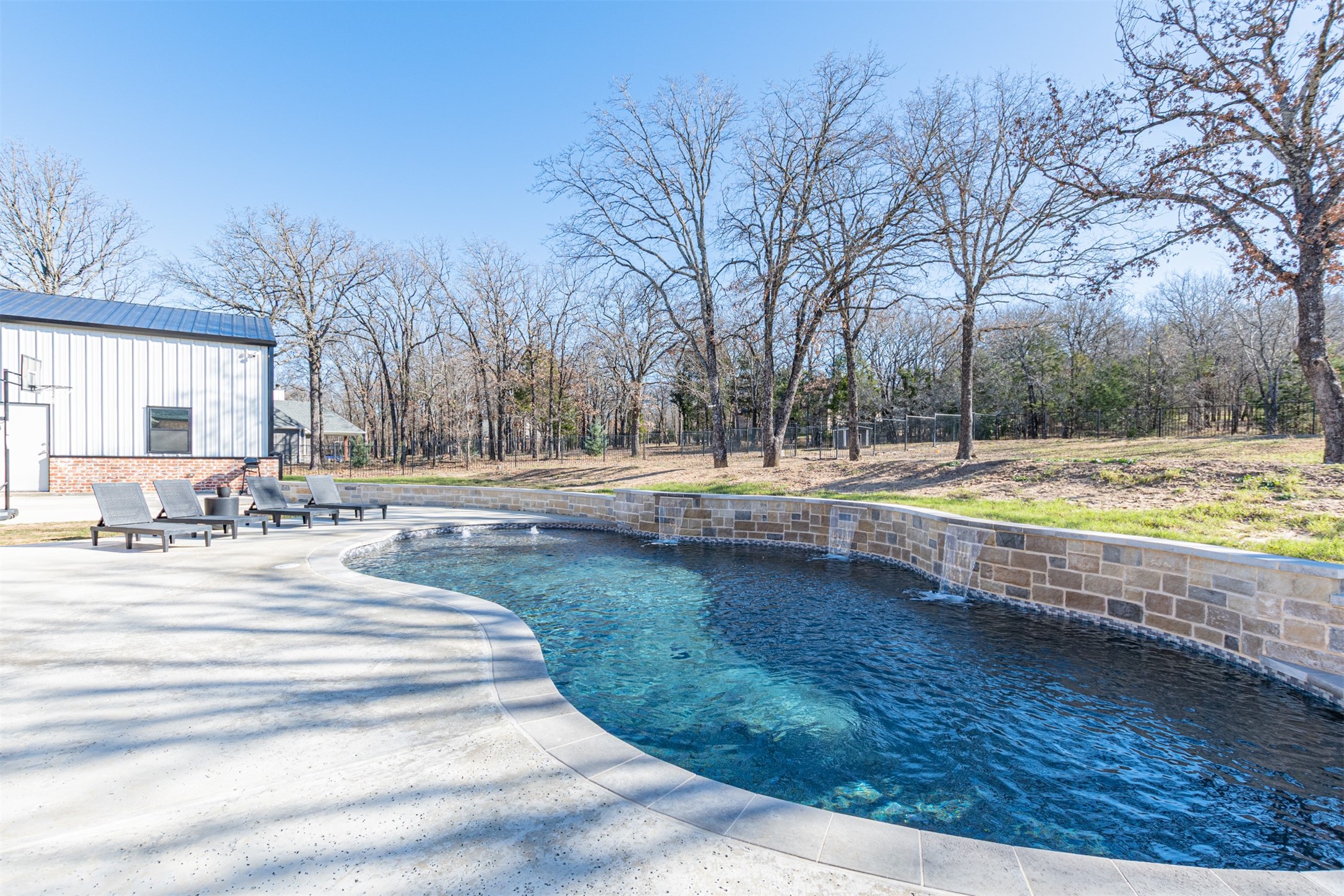101 Lakeview Trail