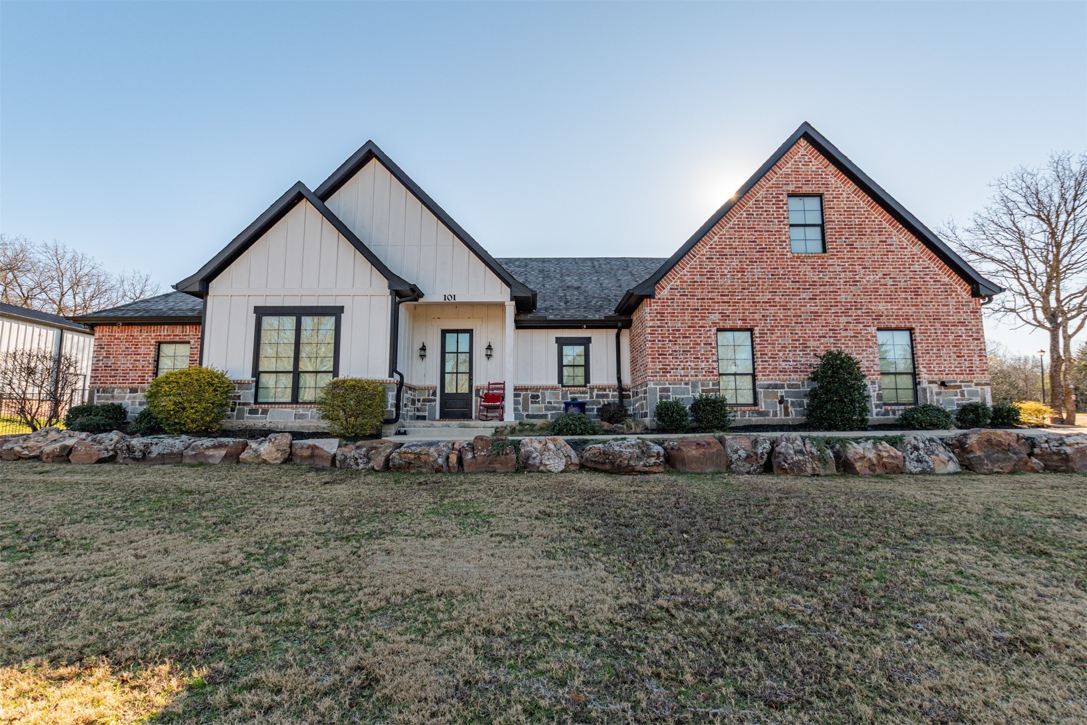 101 Lakeview Trail