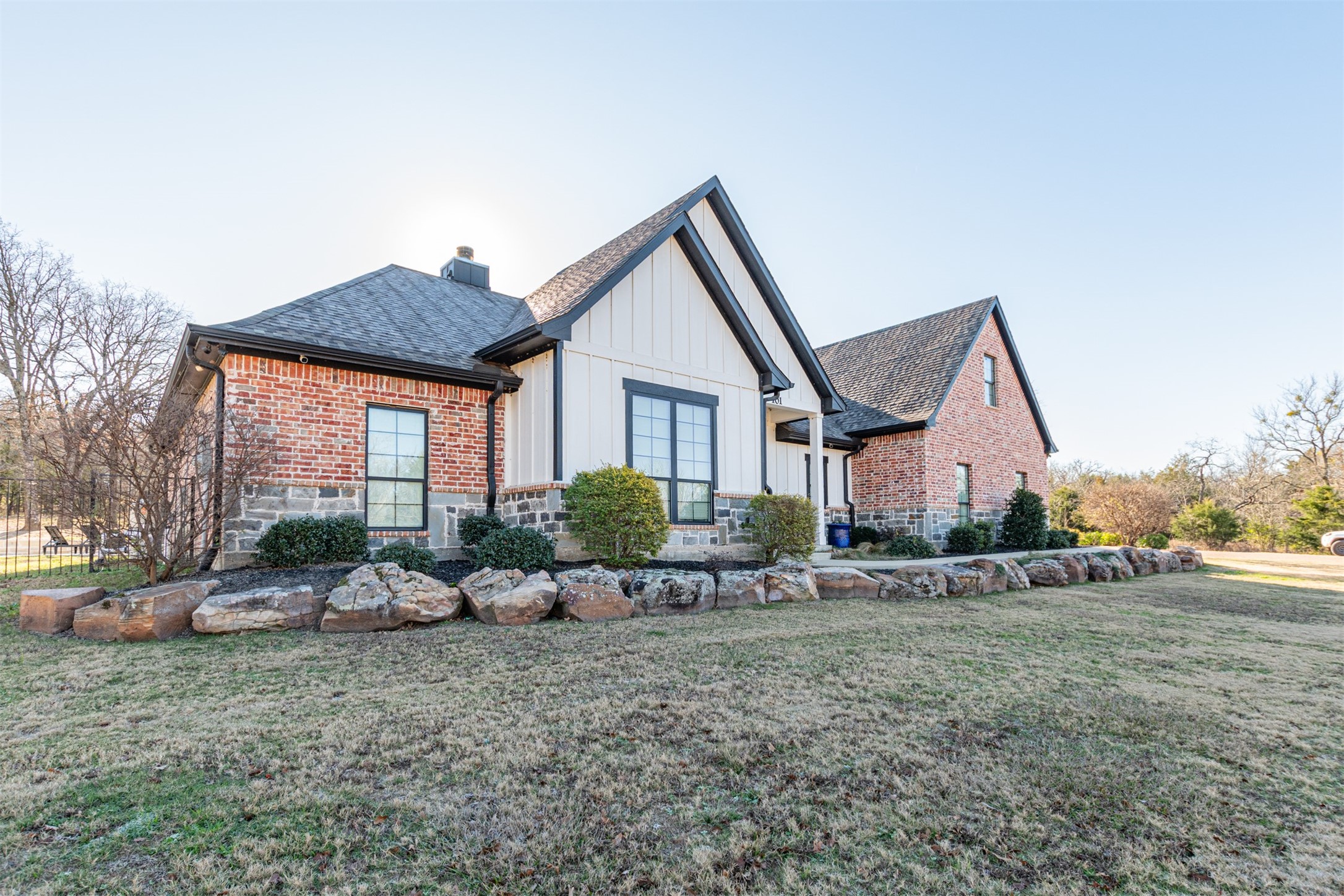 101 Lakeview Trail