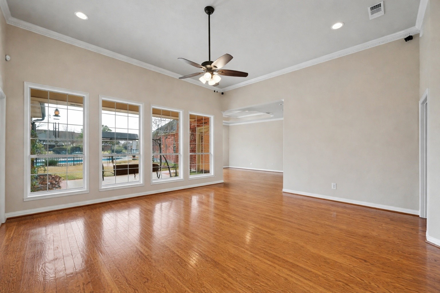 10924 Bradley Circle