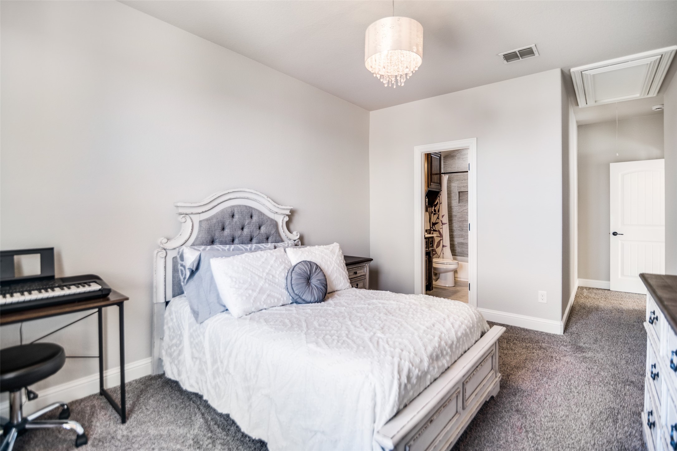 1115 Warwick Court