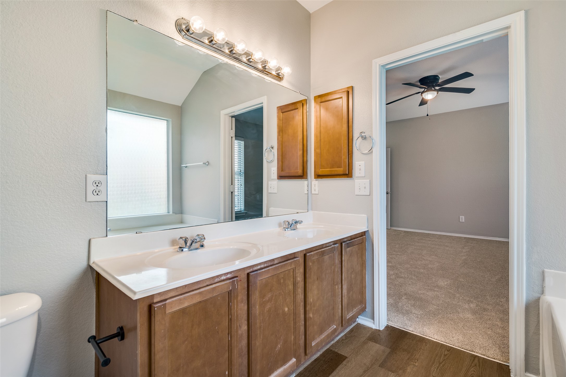 3690 Chestnut Trail