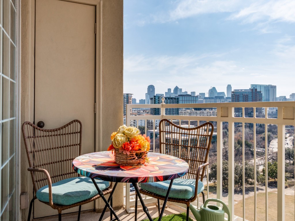 3225 Turtle Creek Boulevard 1110