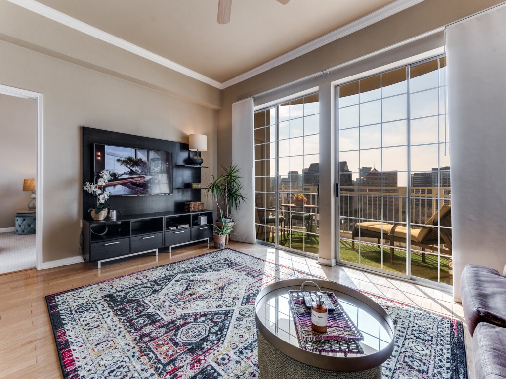 3225 Turtle Creek Boulevard 1110
