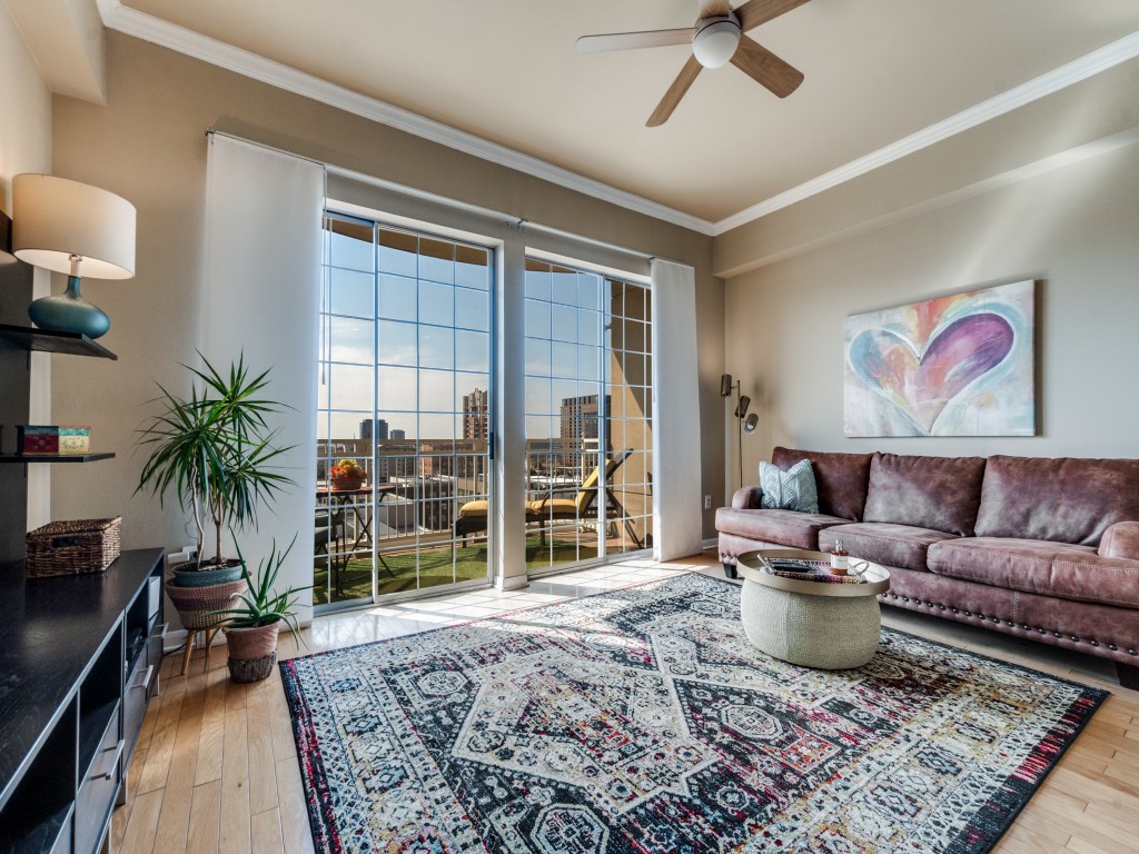 3225 Turtle Creek Boulevard 1110