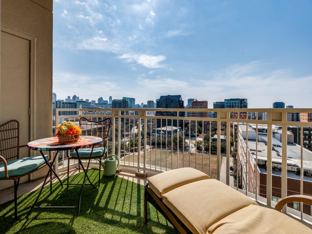 3225 Turtle Creek Boulevard 1110