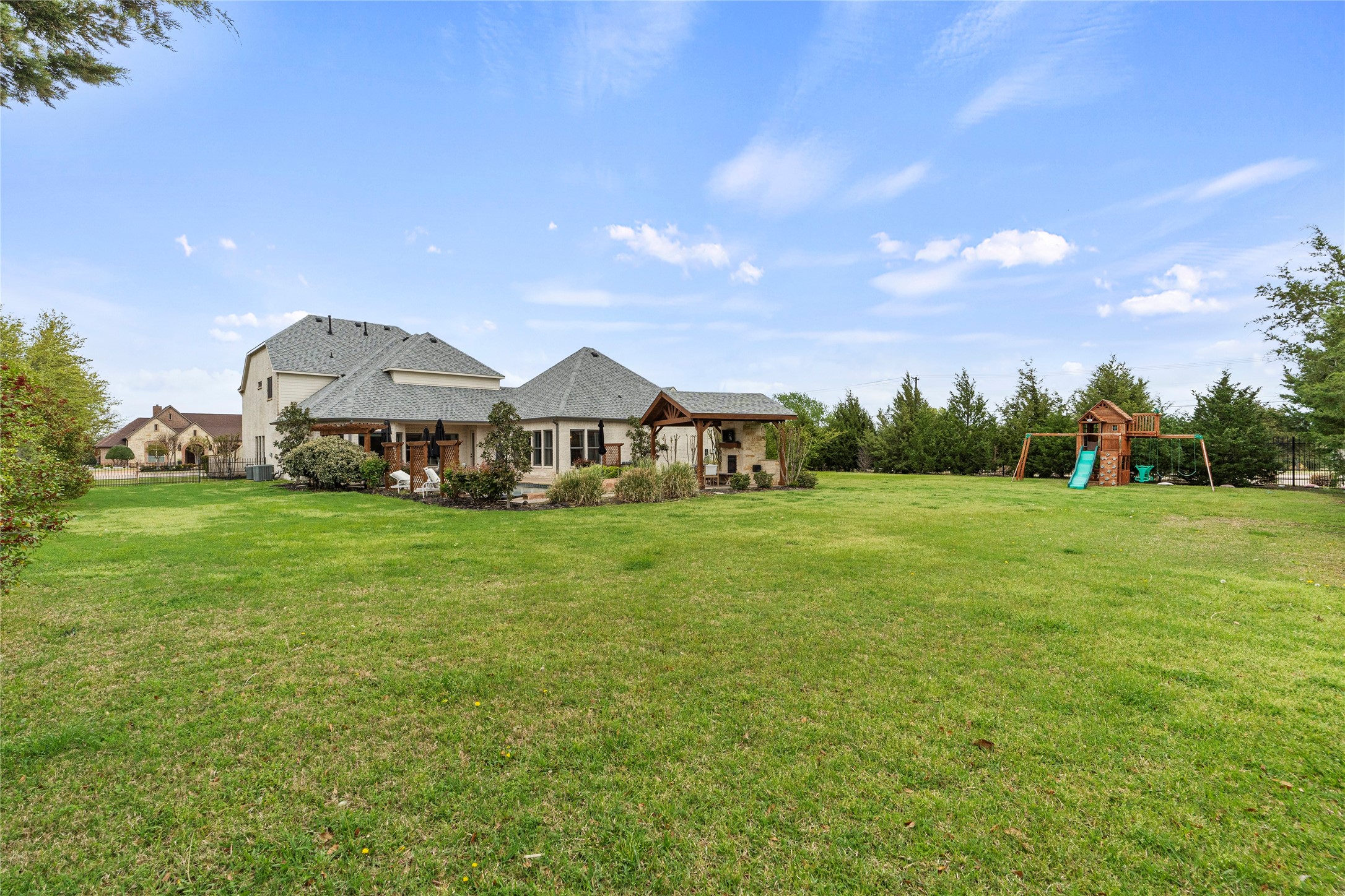 399 Wyndemere Boulevard