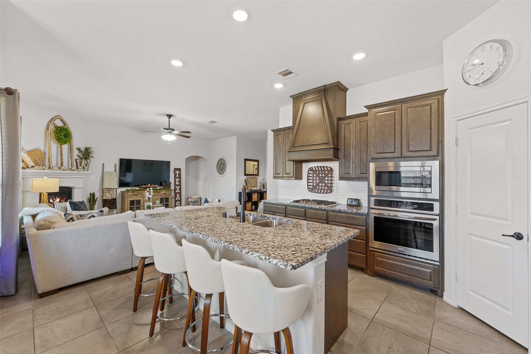 3215 Larkin Lane