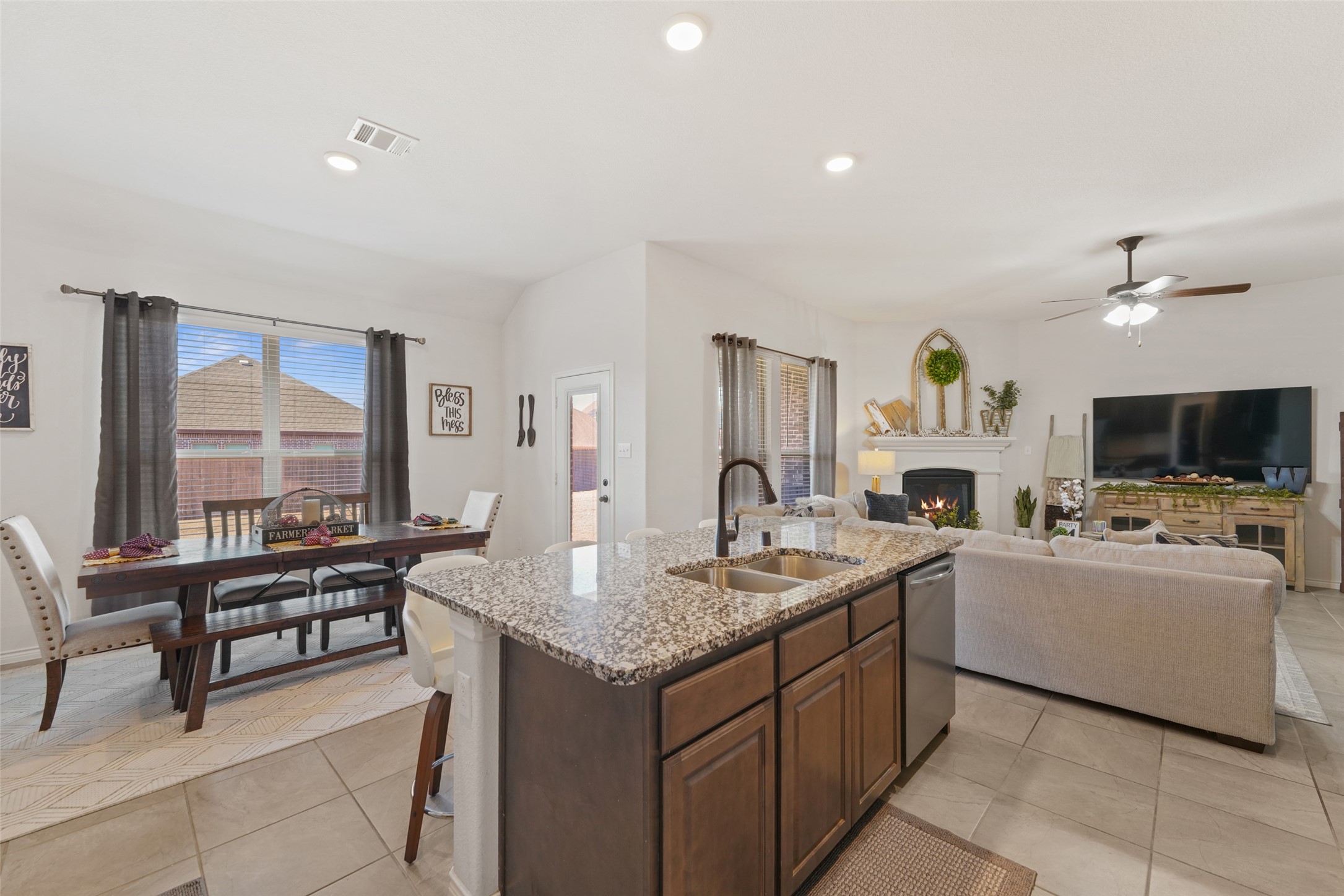 3215 Larkin Lane