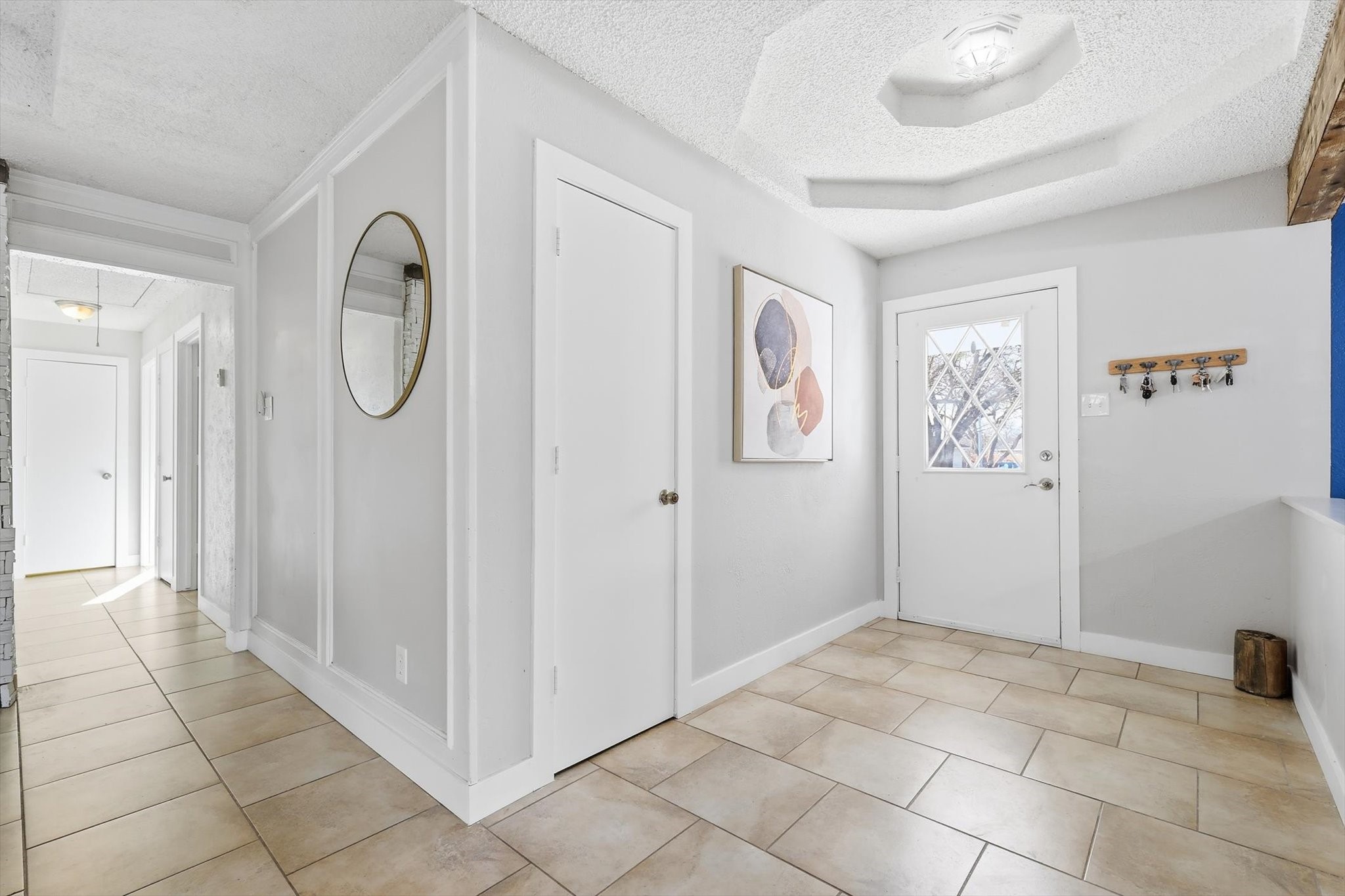 5601 Edgewater Circle