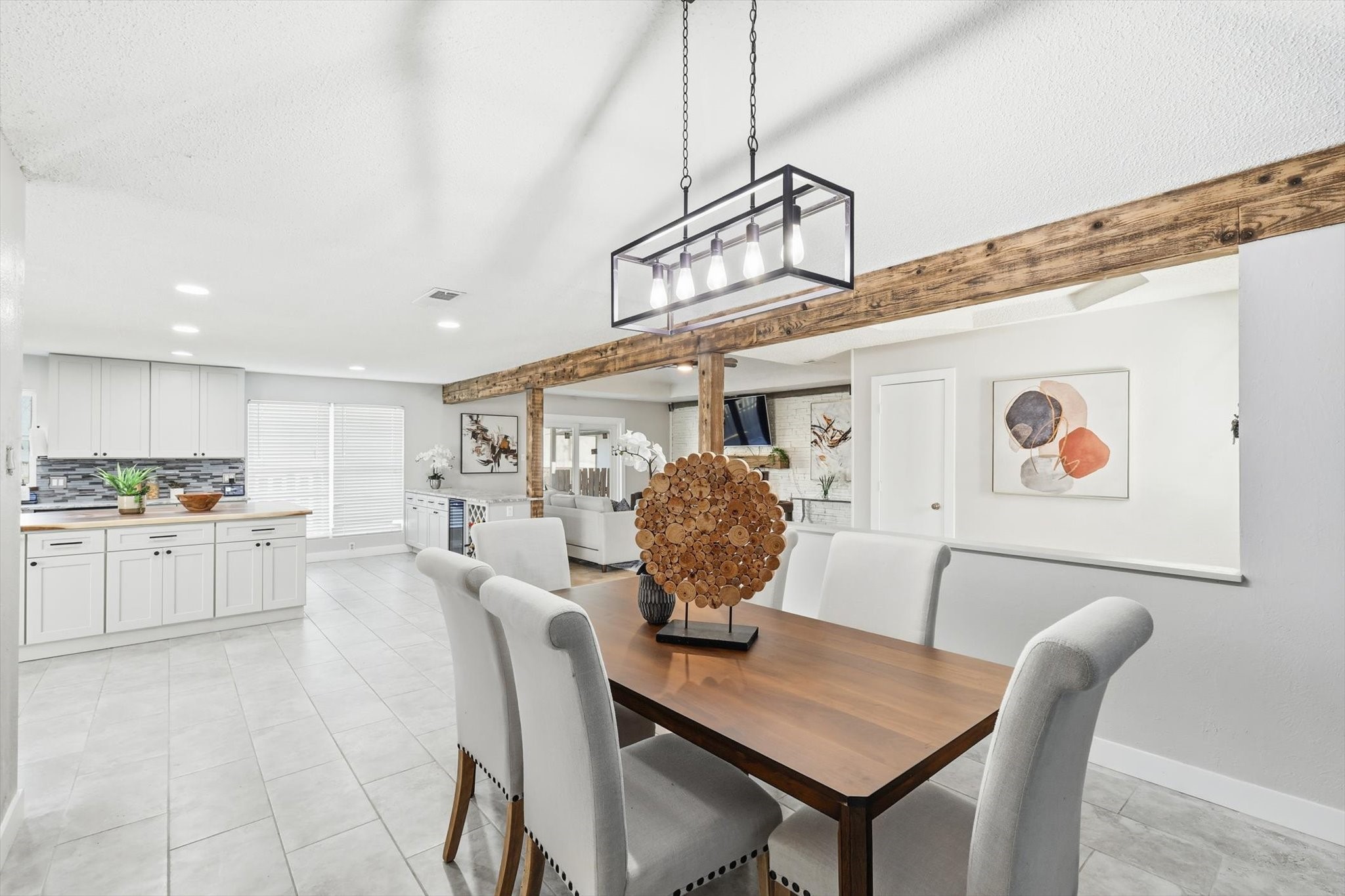 5601 Edgewater Circle