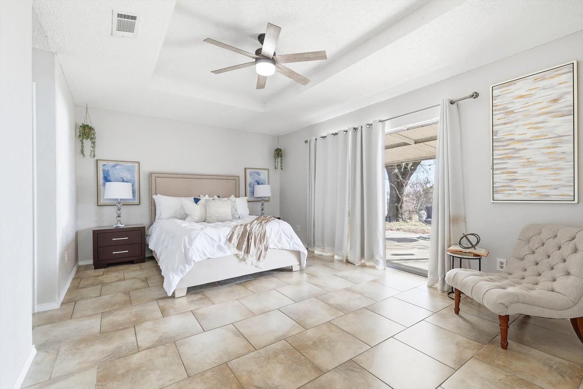 5601 Edgewater Circle