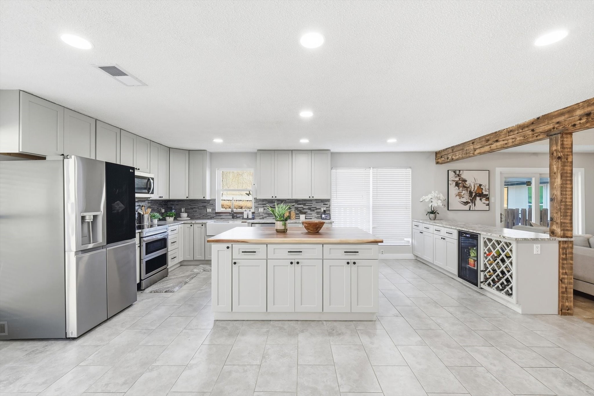 5601 Edgewater Circle