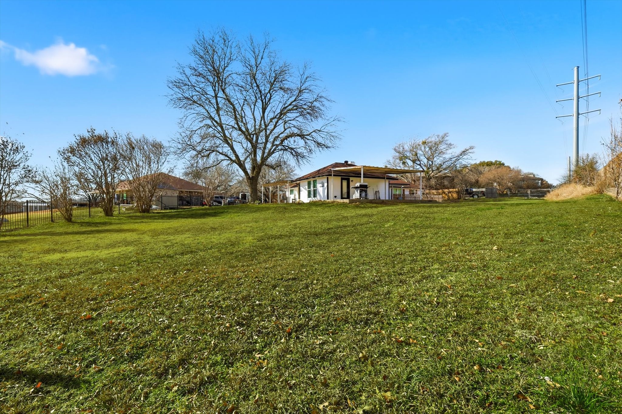 5601 Edgewater Circle