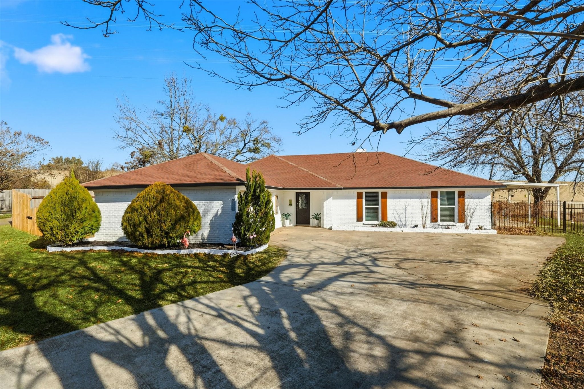 5601 Edgewater Circle