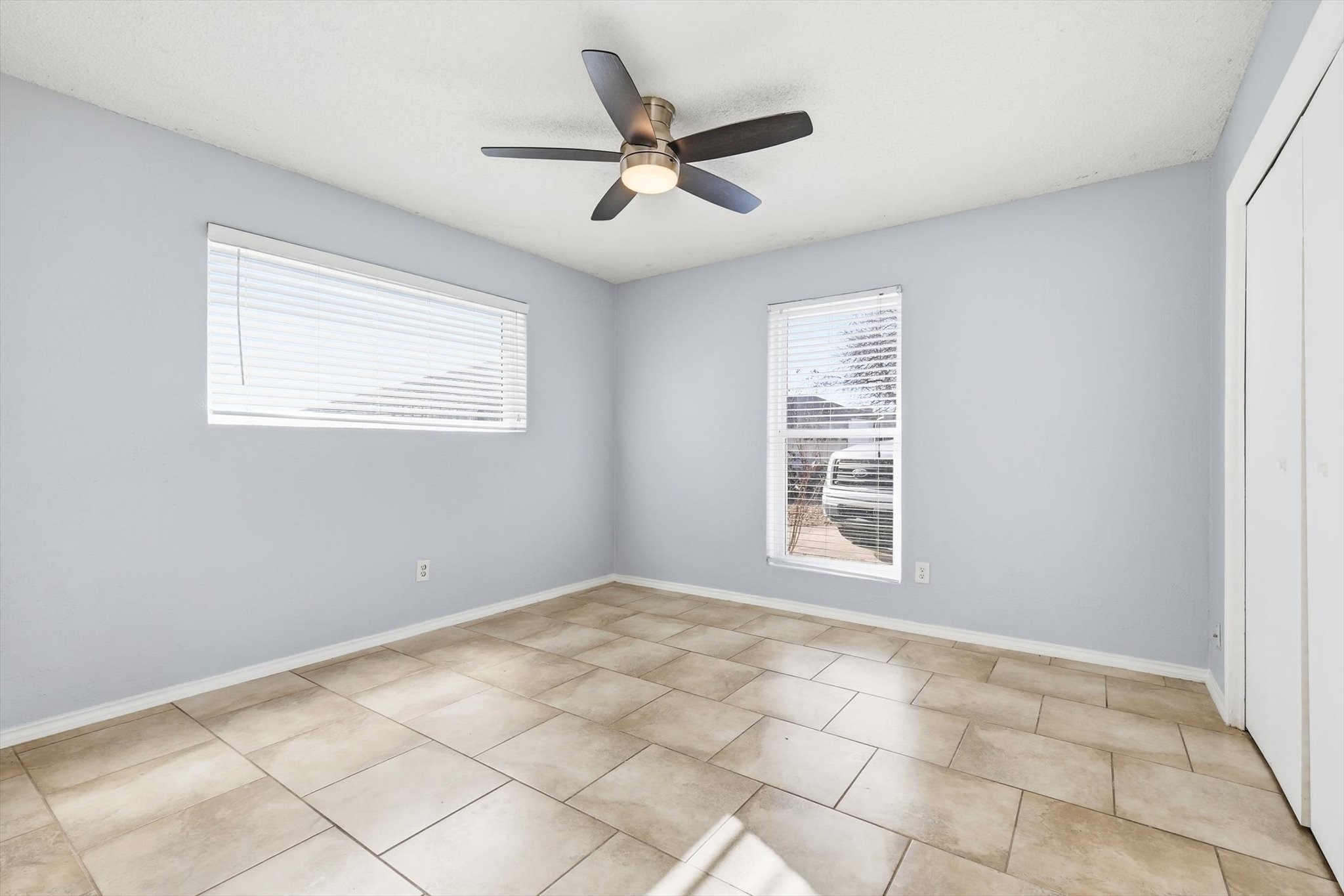 5601 Edgewater Circle