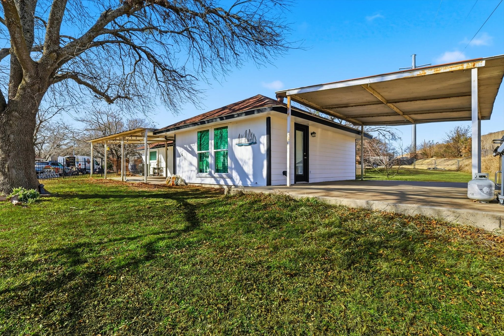 5601 Edgewater Circle
