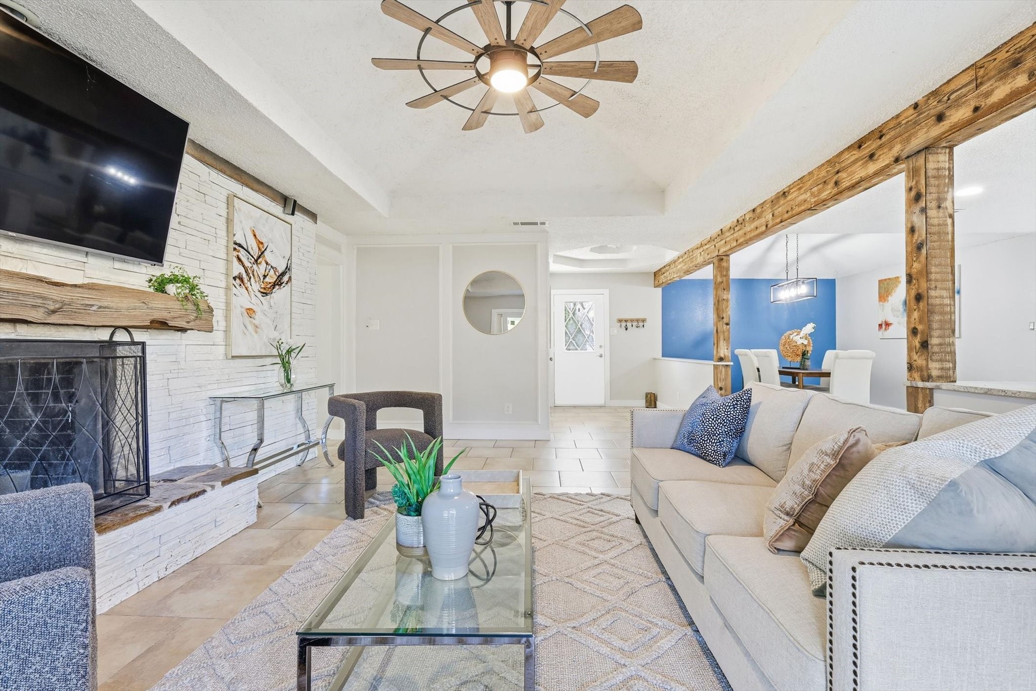 5601 Edgewater Circle