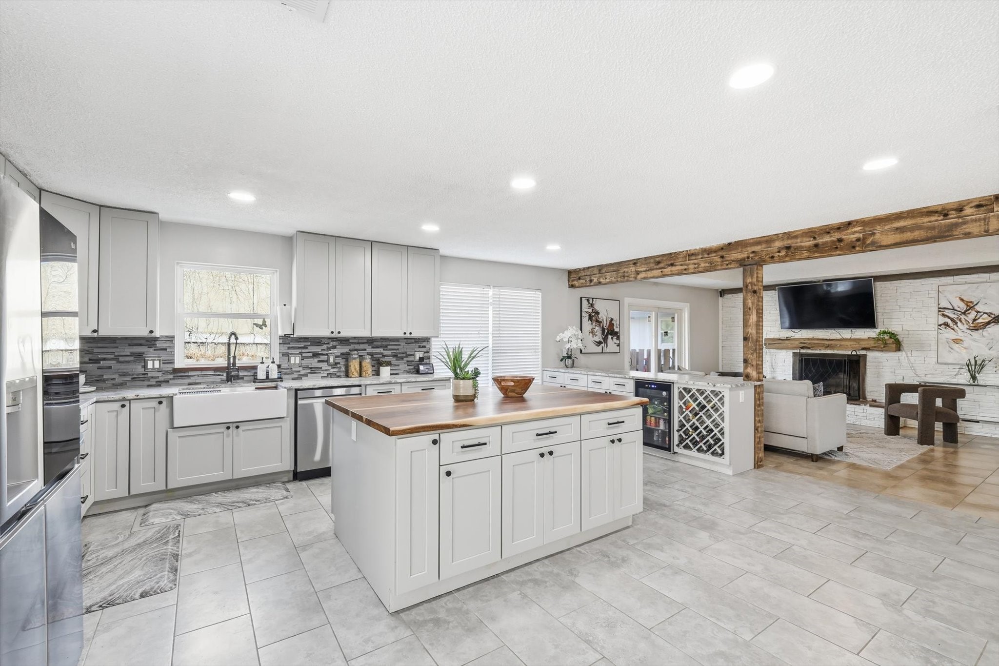 5601 Edgewater Circle