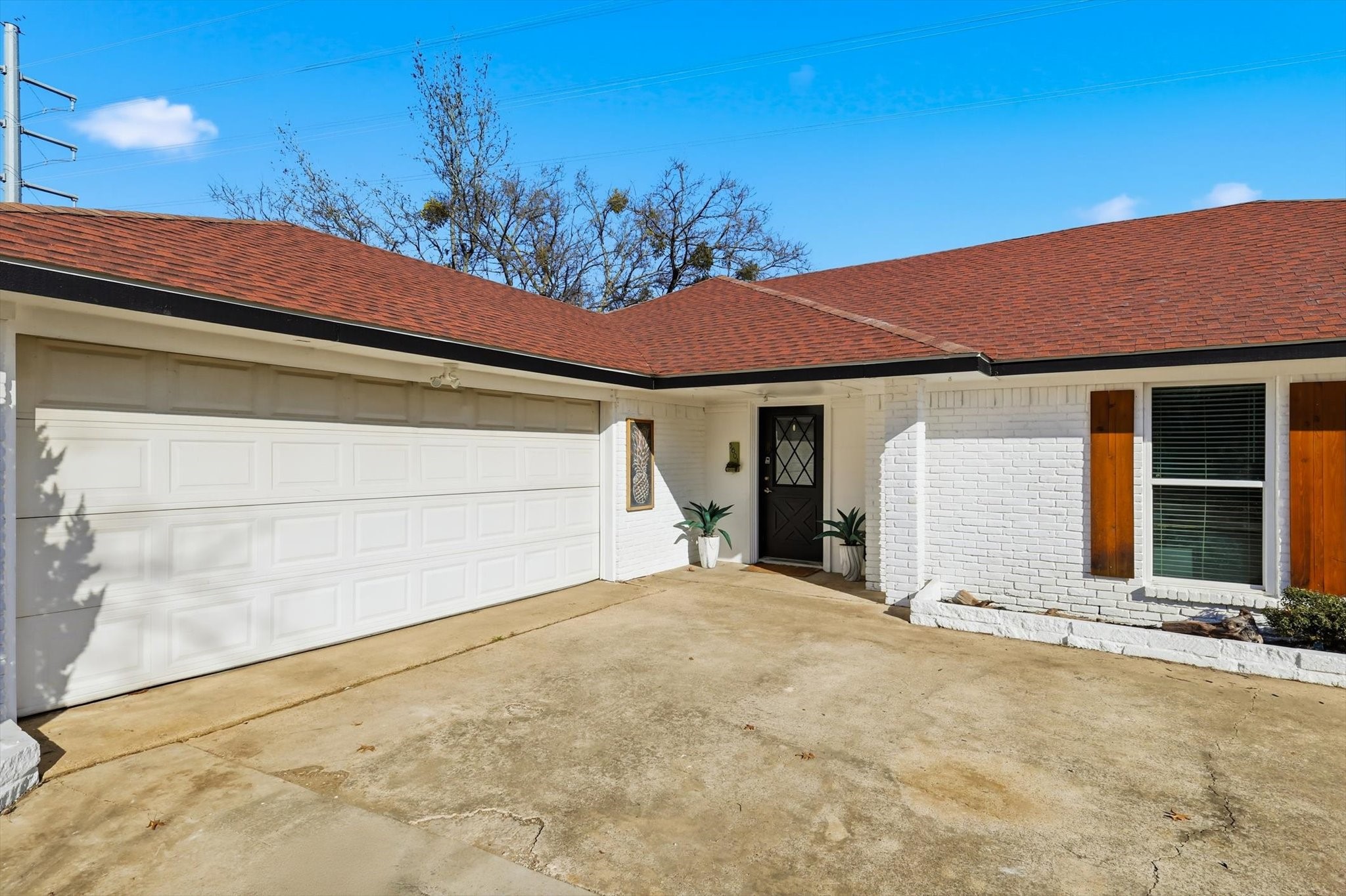 5601 Edgewater Circle