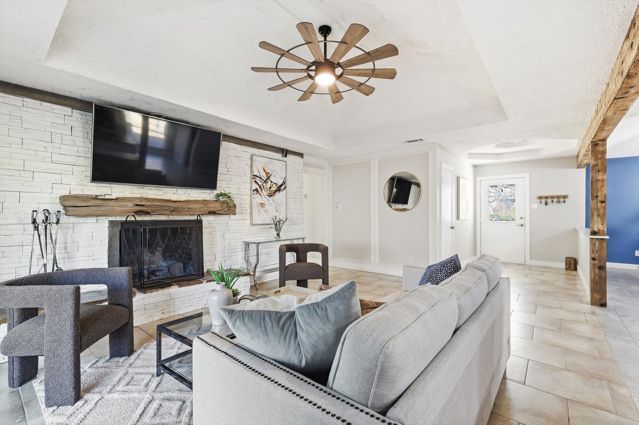5601 Edgewater Circle