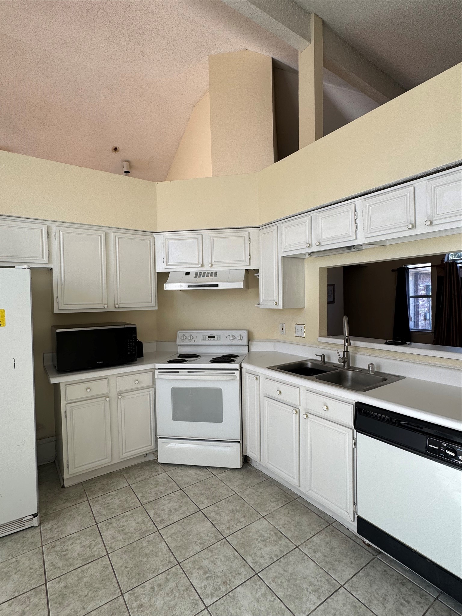 2304 Foothill Road