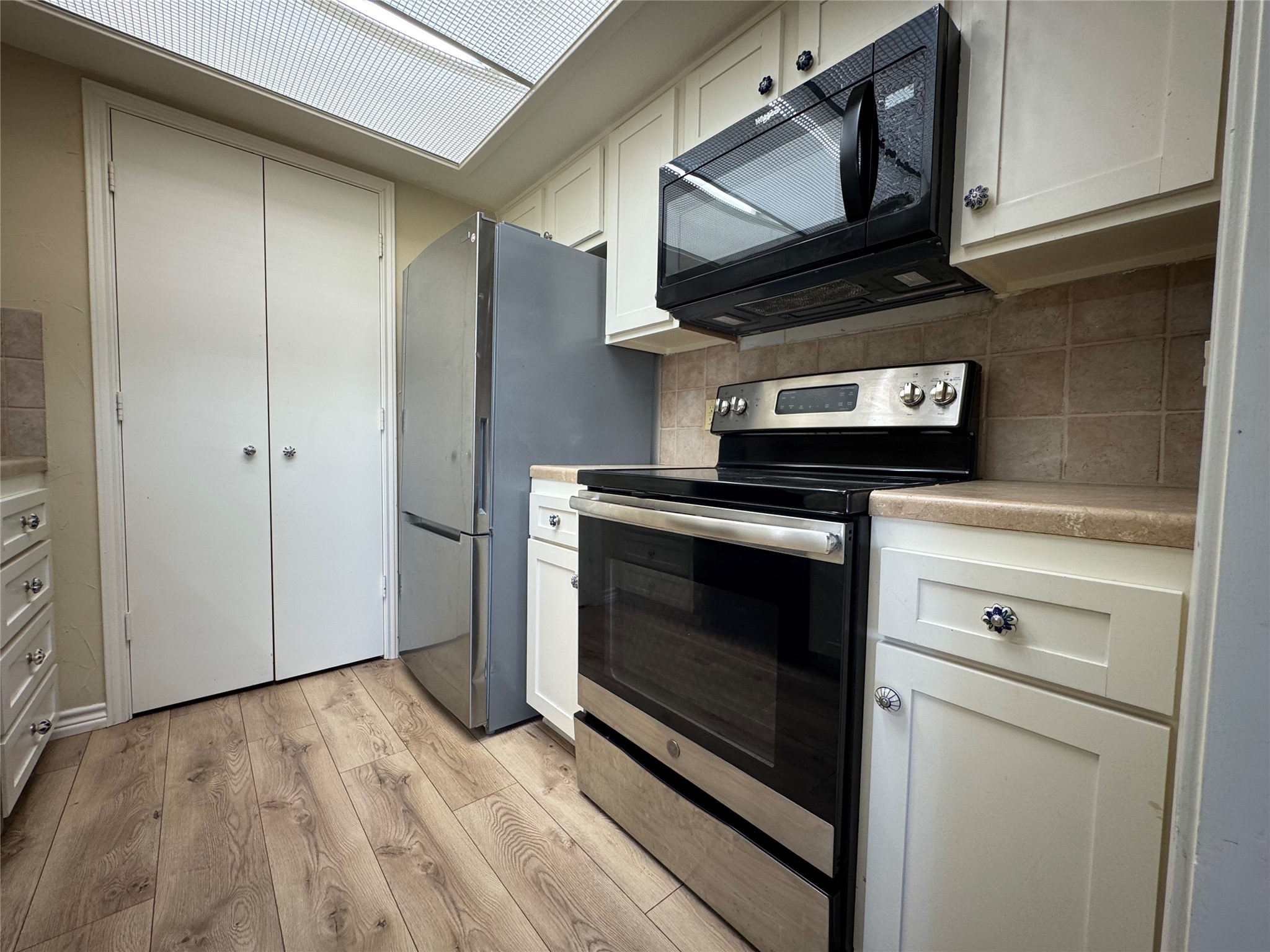 1121 Signal Ridge Place