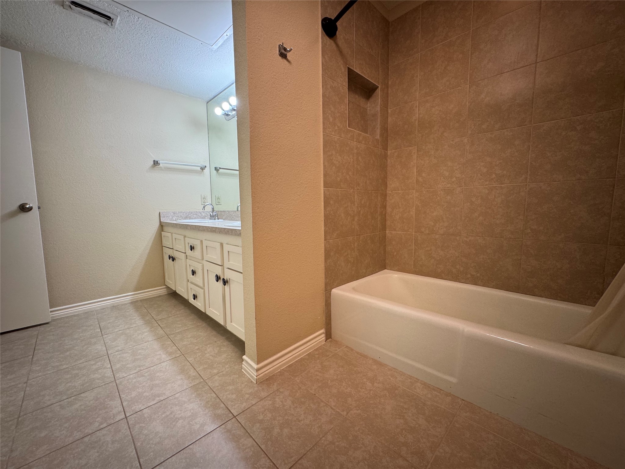 1121 Signal Ridge Place