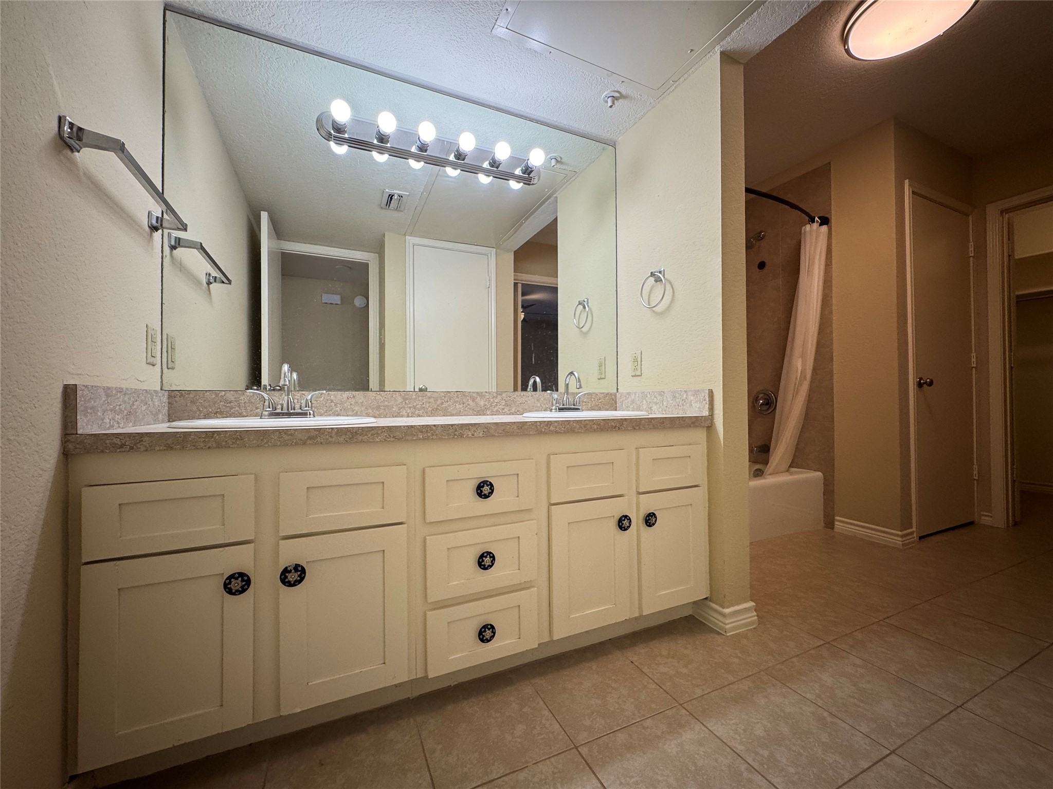 1121 Signal Ridge Place